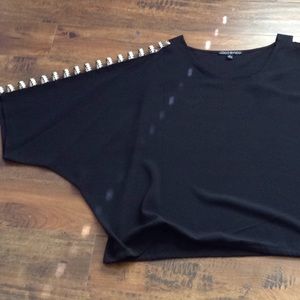 Coco Bianco black sexy sleeves top!